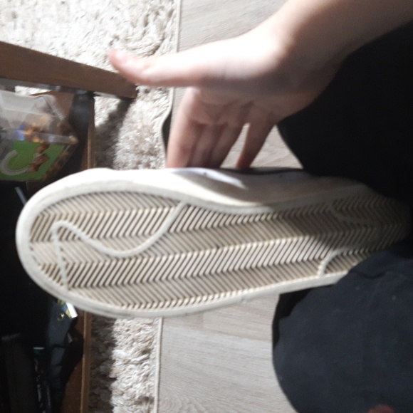 Nike - Picture 3 of 4